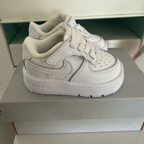 Nike Kids White Sole Sneakers - Picture 1 of 4